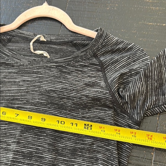 Lululemon Swiftly Speed Long Sleeve Size 6 Wee Are From Space Grey Black - Picture 7 of 9